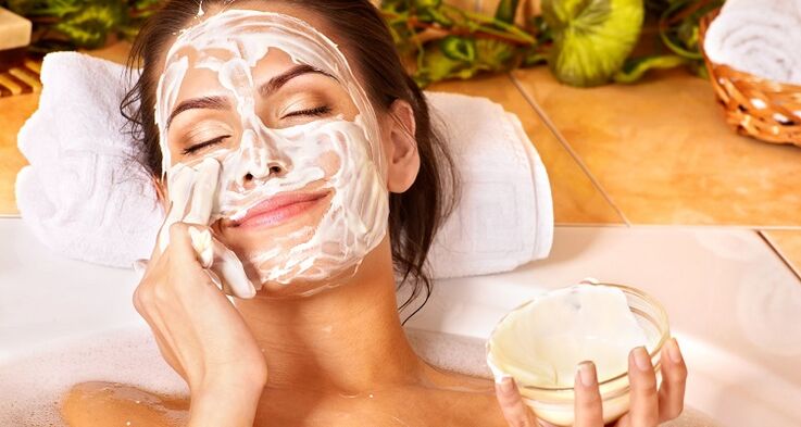 Mask with cottage cheese for skin rejuvenation