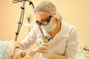 How is the fractional laser skin rejuvenation procedure performed
