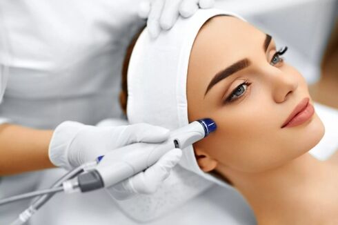 Facial skin rejuvenation with a laser device